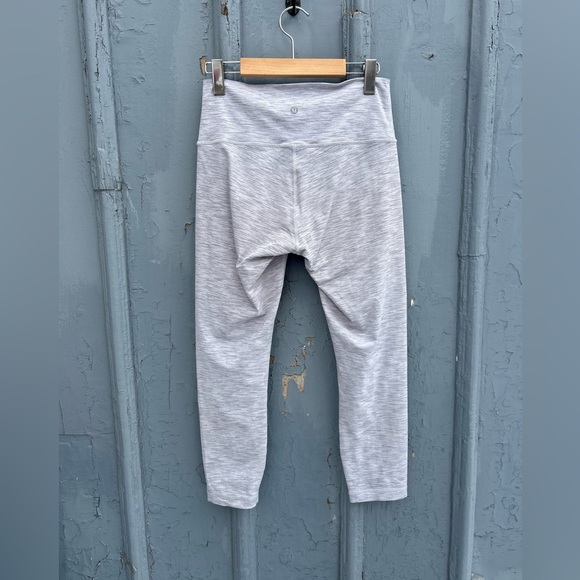 Lululemon crop wunder under, size 8 - Picture 4 of 10